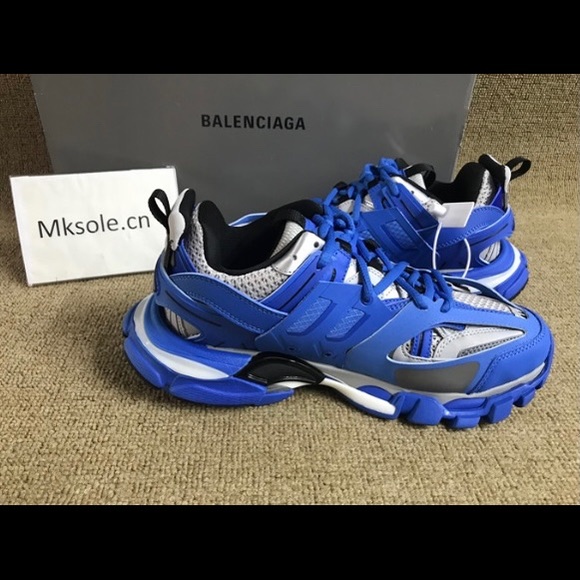 Balenciaga - Picture 3 of 3